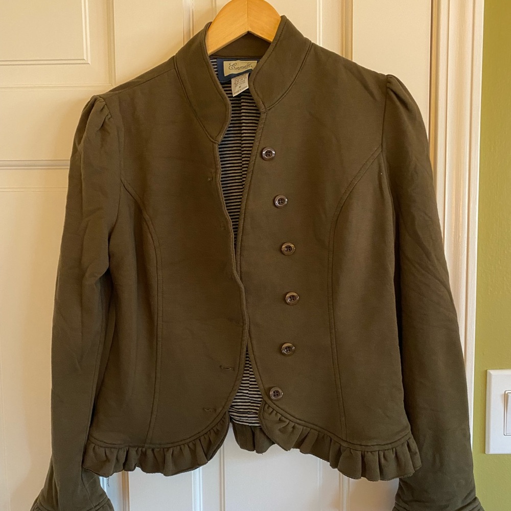 Cropped army green ruffled jacket